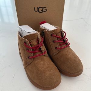 Uggs boys shoes size 8